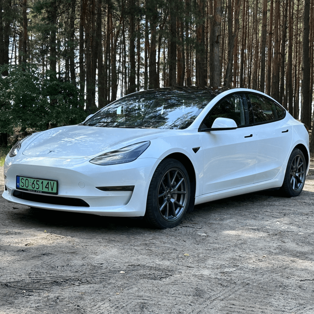 Tesla Model 3 White Long Range – wynajem